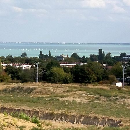 Wildflower Apartment Balatonfured Bagian luar foto
