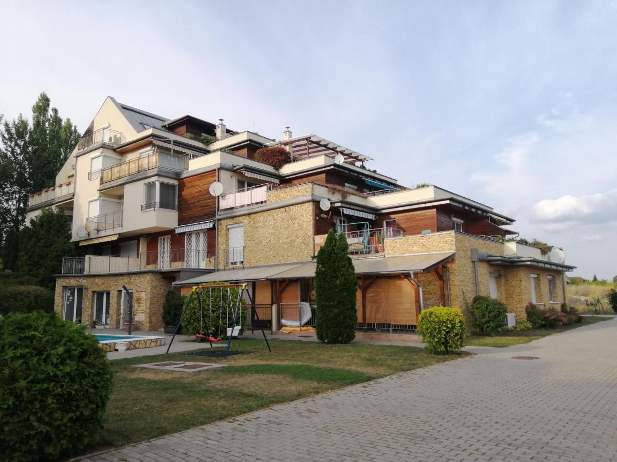 Wildflower Apartment Balatonfured Bagian luar foto