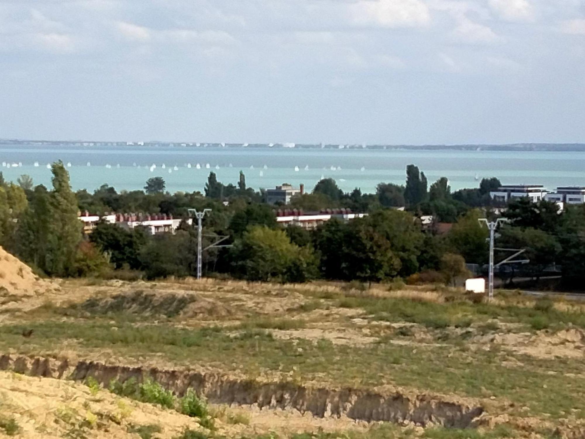 Wildflower Apartment Balatonfured Bagian luar foto